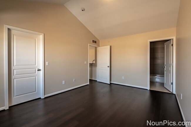 Building Photo - Beautiful 3 bedroom Condominium in Hazel Park