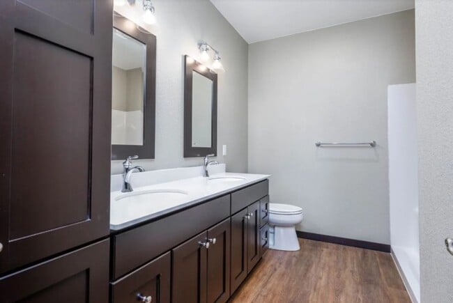 Building Photo - Newly Built 4 bedroom 3 bathroom Twinhome ...