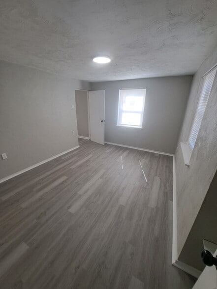 Building Photo - 326 Church Ave