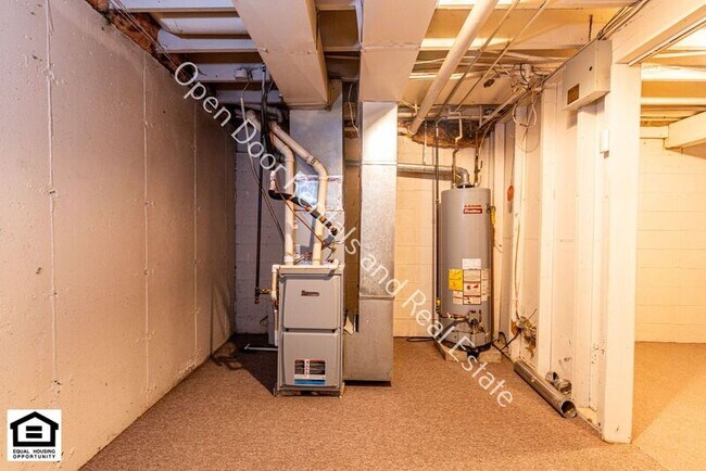 Building Photo - 15110 Tally Ho Dr