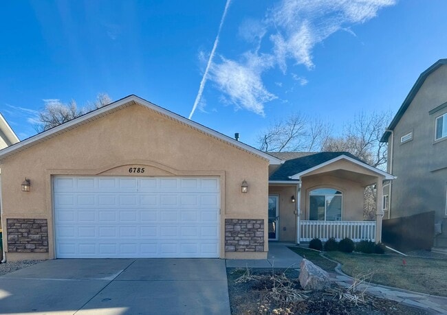 Building Photo - Beautiful home in with Stunning Mountain Views
