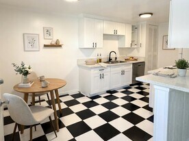 Building Photo - Bungalows