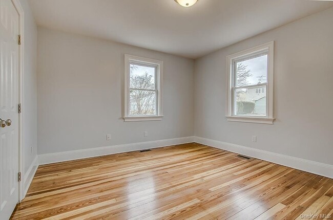 Building Photo - 22 1st St