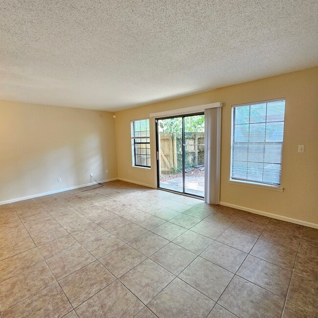 Building Photo - 3701 Donovan Dr