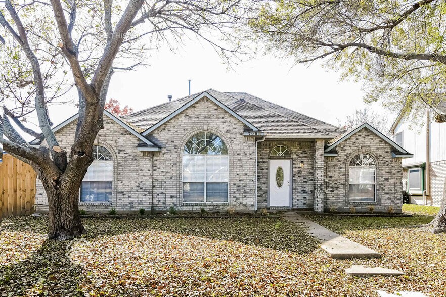 Primary Photo - 7005 Longo Dr