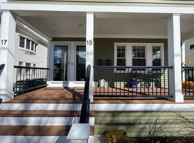 Building Photo - 15 Woods Ave