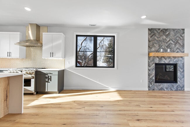 Building Photo - 806 W Alderson St