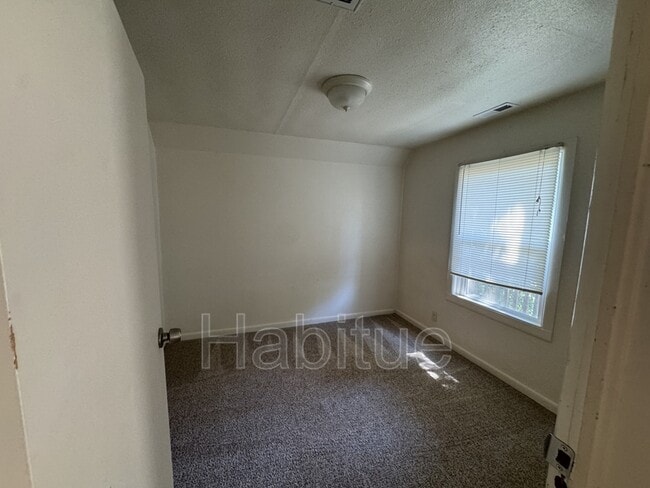 Building Photo - 1405 N 11th St