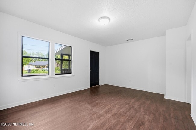 Building Photo - 920 George Cir