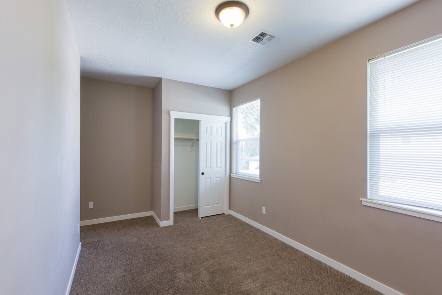 Building Photo - 223 NW 12th St