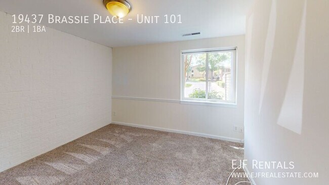 Building Photo - 19437 Brassie Pl