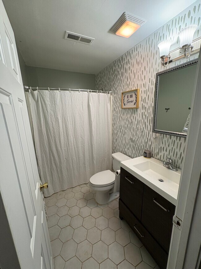 Building Photo - 7640 Katherine Dr