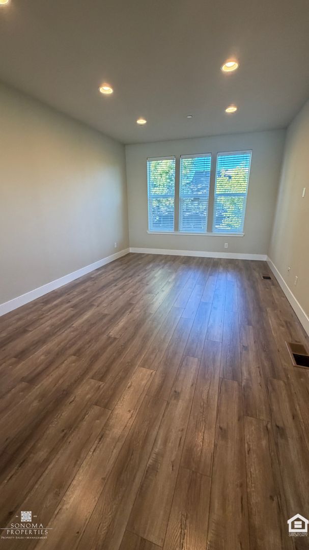Building Photo - Modern 3-Story Living in Santa Rosa - Available Now!