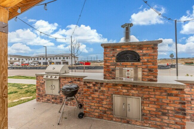 Building Photo - Castle pines 3 bed / 3 bath townhome for rent