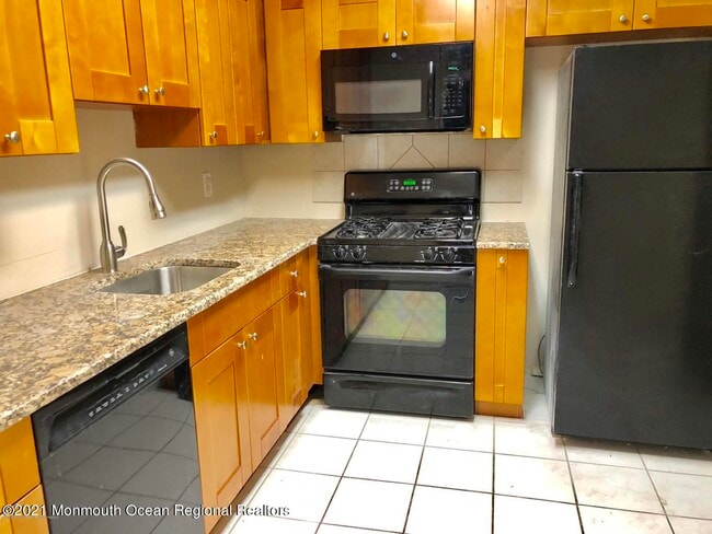 Building Photo - 310 Sage Ct
