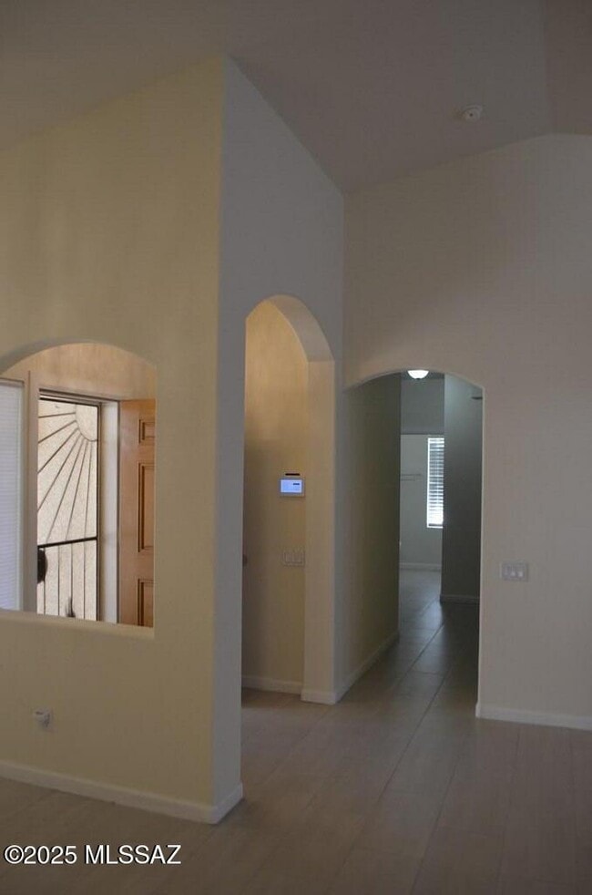 Building Photo - 942 S Suncove Dr