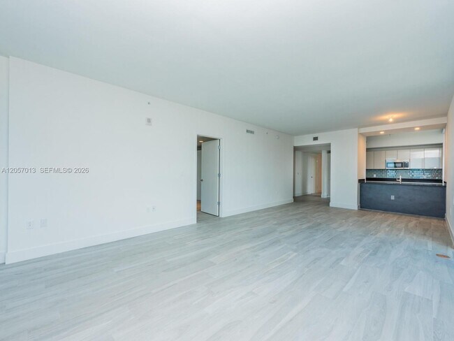 Building Photo - 1010 Brickell Ave