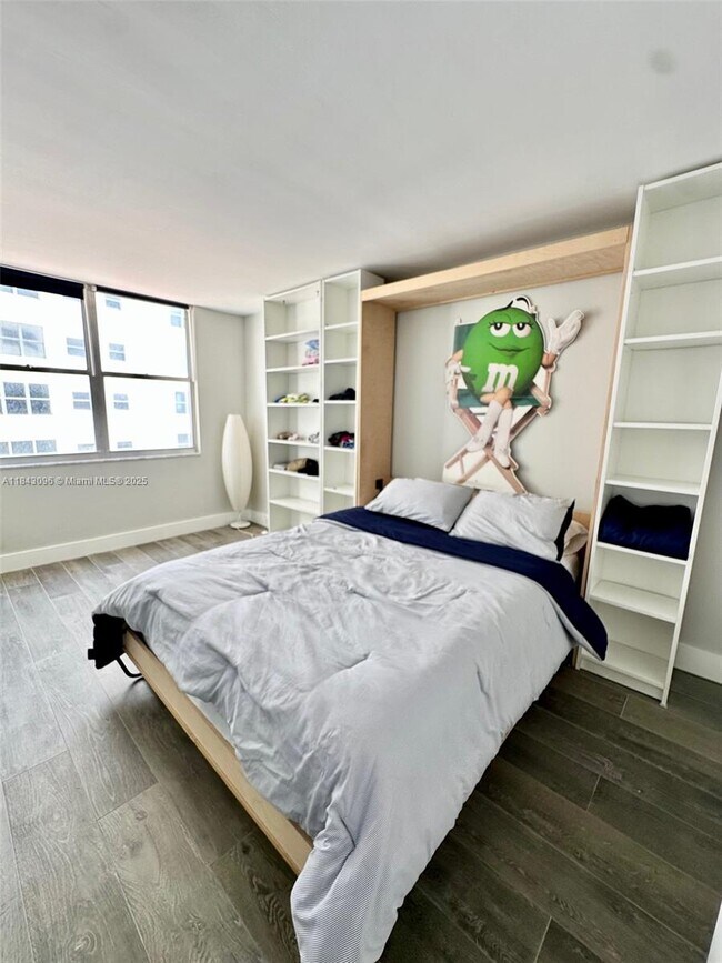 Building Photo - 6039 Collins Ave