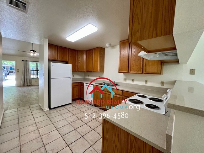 Building Photo - Available July 25: Well Maintained 3/2 Duplex