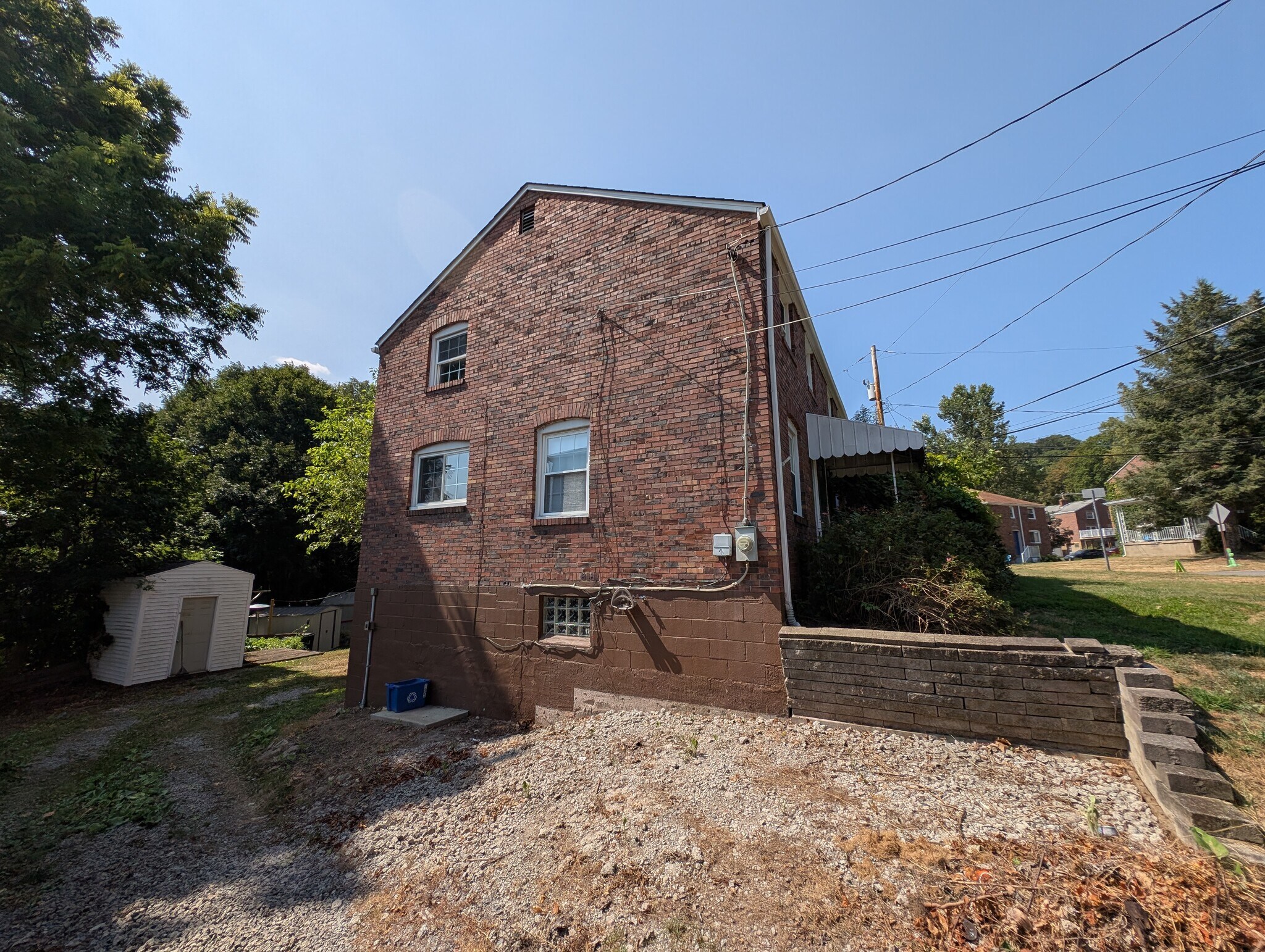 Side - 195 Victory Ln