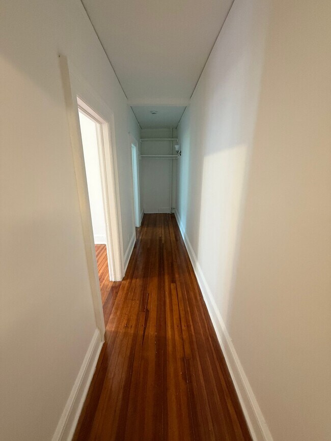 Building Photo - 10 Wards Ln