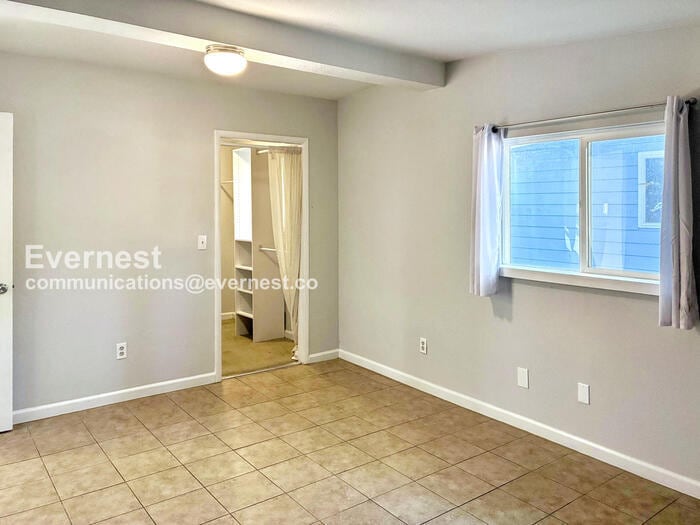 Building Photo - 621 W Prospect Rd