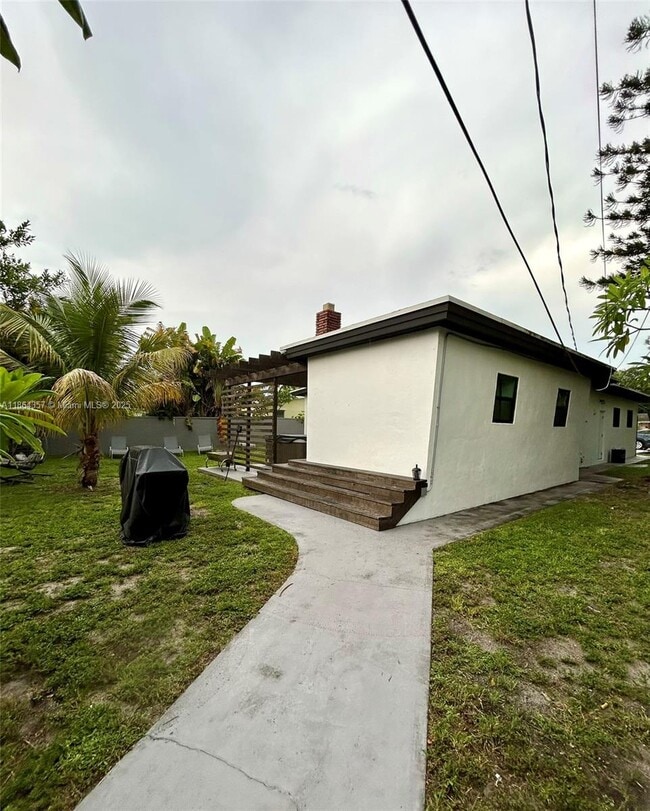 Building Photo - 2631 Roosevelt St