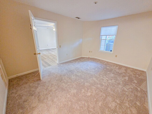 Building Photo - Stunning 2br/2bth condo in North Bethesda,...