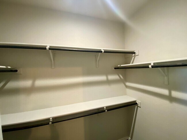 Building Photo - Luxury Duplex 3/2 in New Braunfels