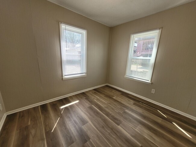 Building Photo - Pet Friendly Home near SW 9th, minutes fro...