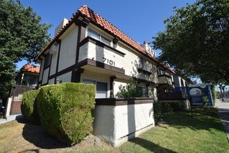 Building Photo - 7101 Haskell Ave