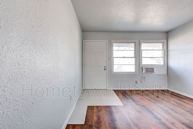 Building Photo - 412 Monroney Dr