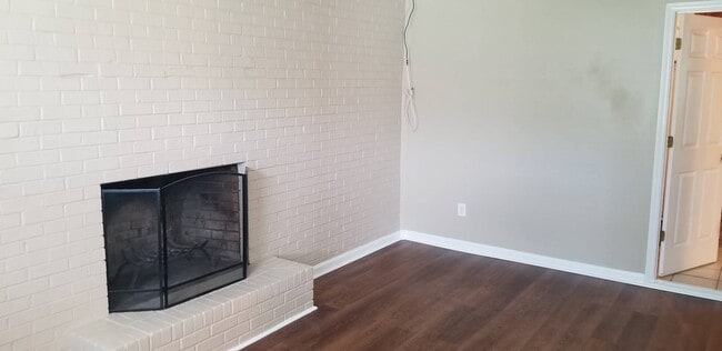 Building Photo - 1620 Riverside Dr