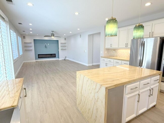 Building Photo - Beautifully Remodeled Modern Home In Wests...
