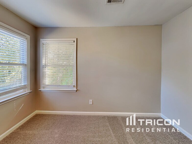 Building Photo - 257 Winding Waters Ct