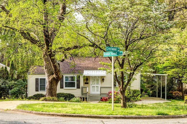 Building Photo - 2 Bed, 2 Bath in the Garden Homes neighborhood of Greensboro!