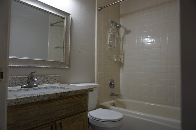 Building Photo - 8810 Crossway Dr