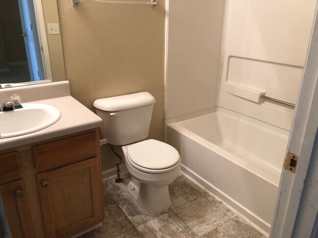 Building Photo - Newly remodeled Townhouse in Douglas Count...