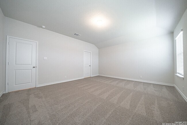 Building Photo - 909 Rolling River