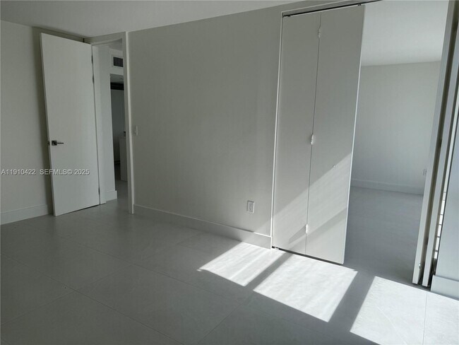 Building Photo - 3625 N Country Club Dr