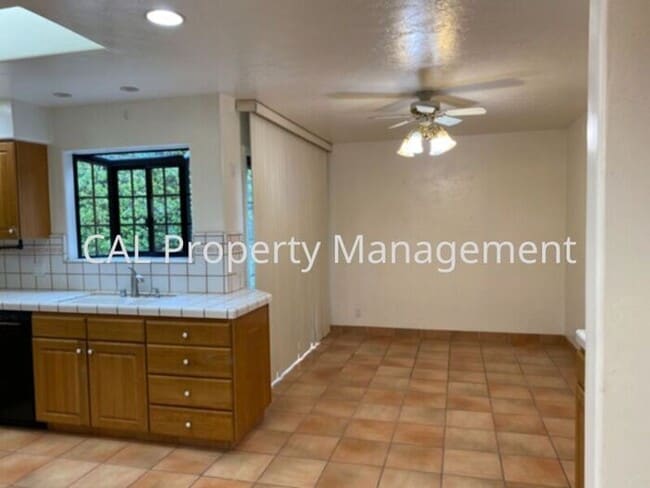 Building Photo - Charming 3 Bedroom in Monterey, CA