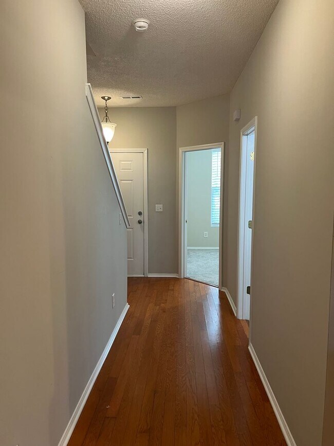 Building Photo - Spacious 3BR/3BA Townhome in Kiskadee Parke