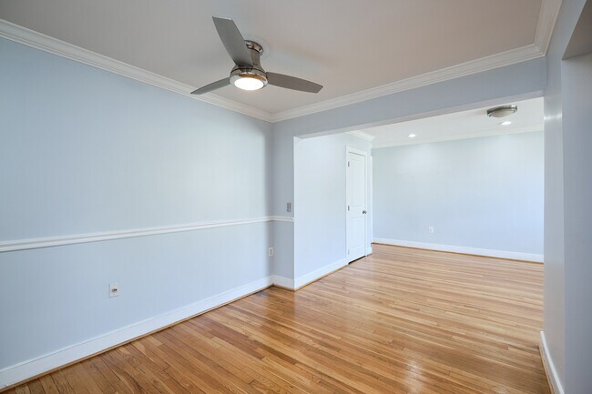 Building Photo - 2832 Hartford St SE