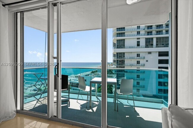 Building Photo - 4001 S Ocean Dr