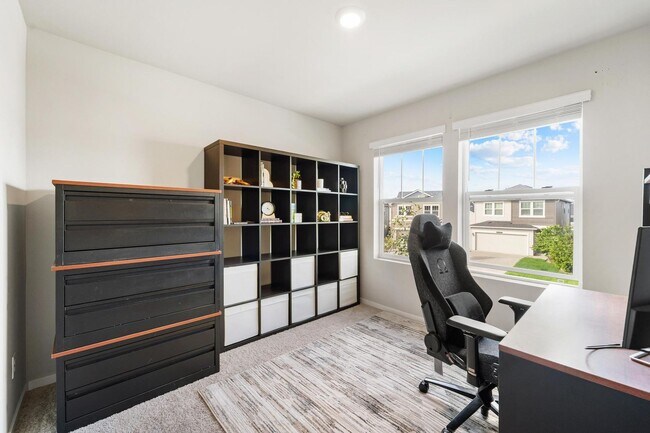 Building Photo - Beautiful Home in Puyallup