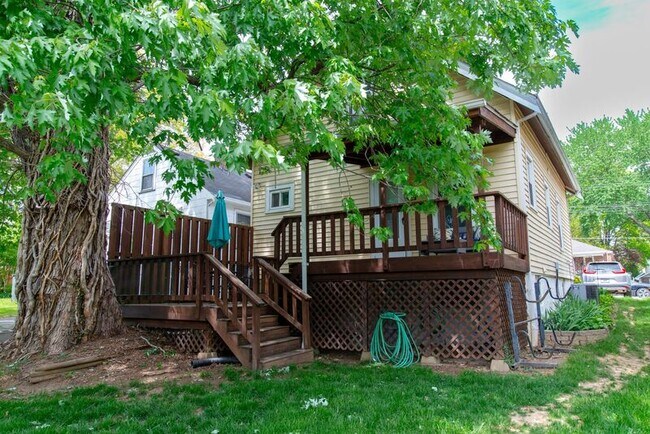 Building Photo - 6903 Cambridge Ave