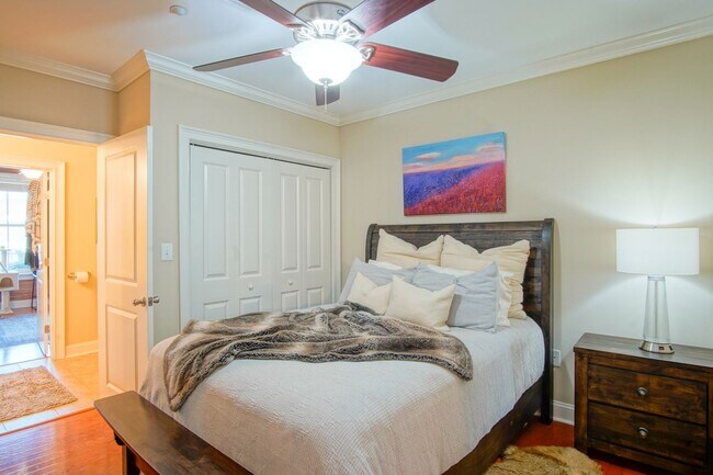 Building Photo - NEW LISTING!!!!!
