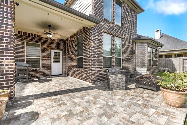 Building Photo - 29022 Pinnacle Ridge Dr