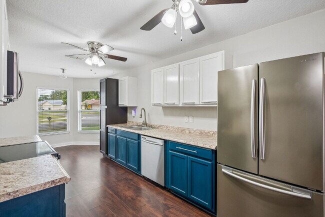 Building Photo - Charming 3-Bedroom Home in Desirable Oviedo!