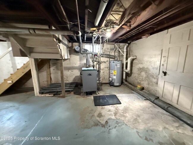 Building Photo - 301 Monument Ave